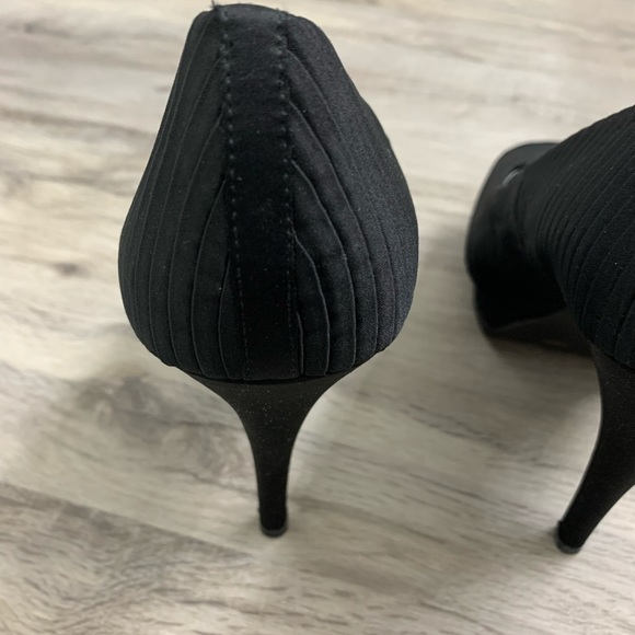 BCBG Heels - Size 7.5 - Picture 6 of 14